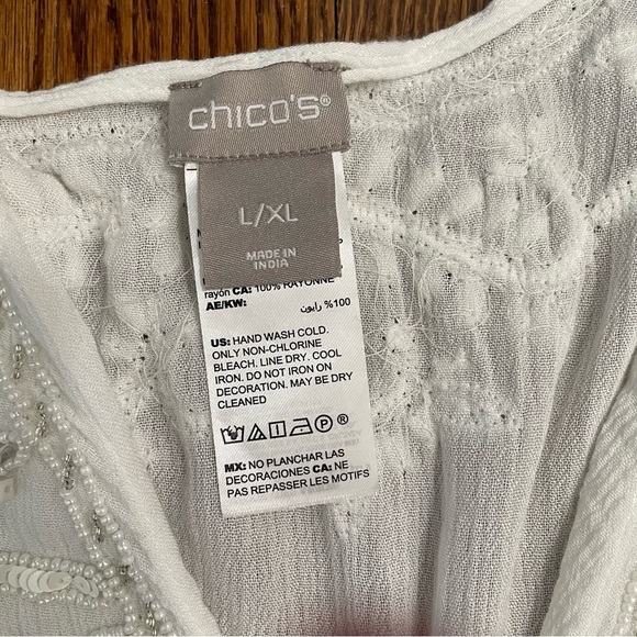 Chico's Lightweight Wide Wing Beaded V Neck White Blouse Size L/XL - Picture 4 of 7